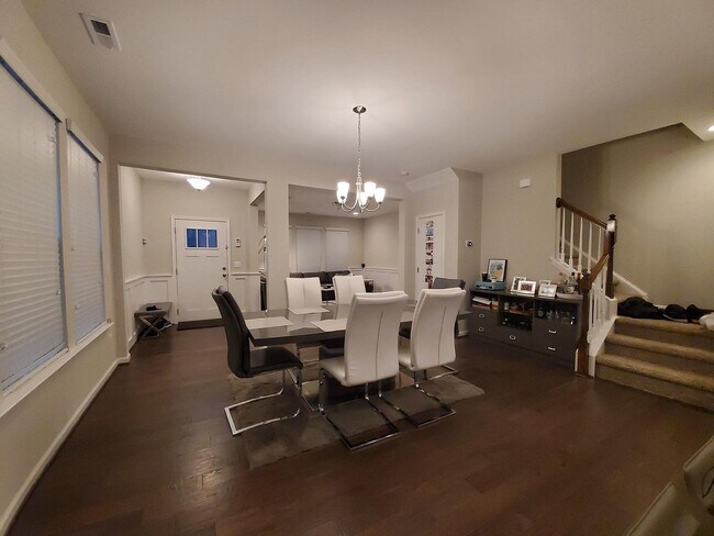 Room in Townhome on Metropolitan Dr