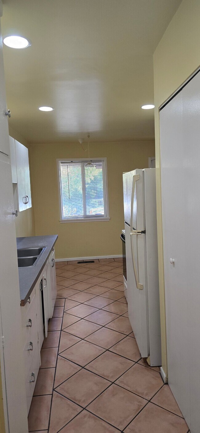 Photo - 903 Laird Ave S