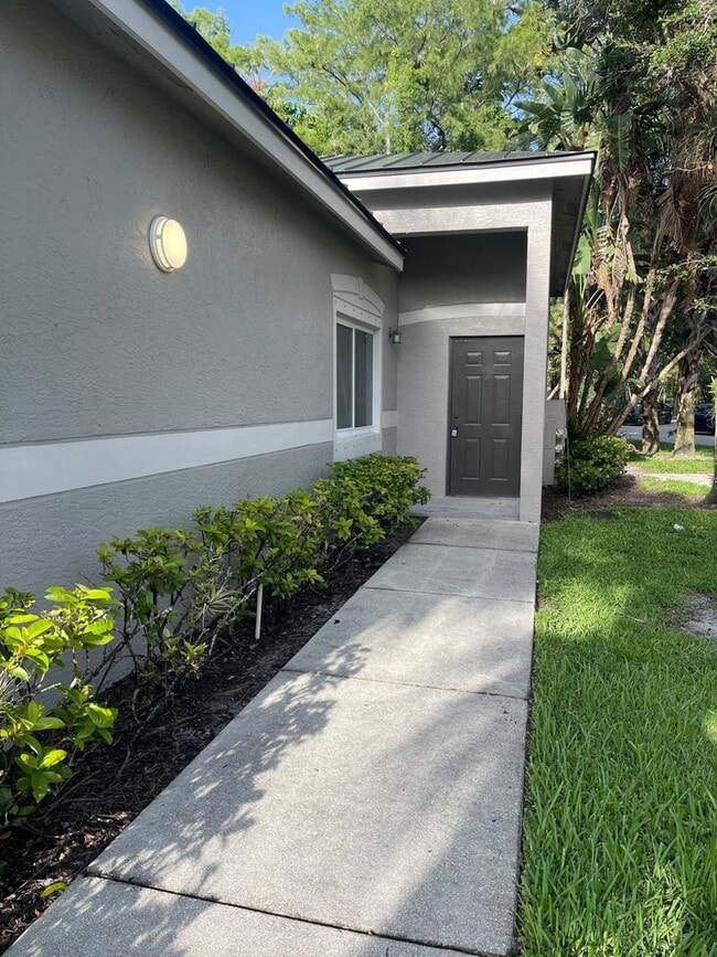 260 Crestwood Cir