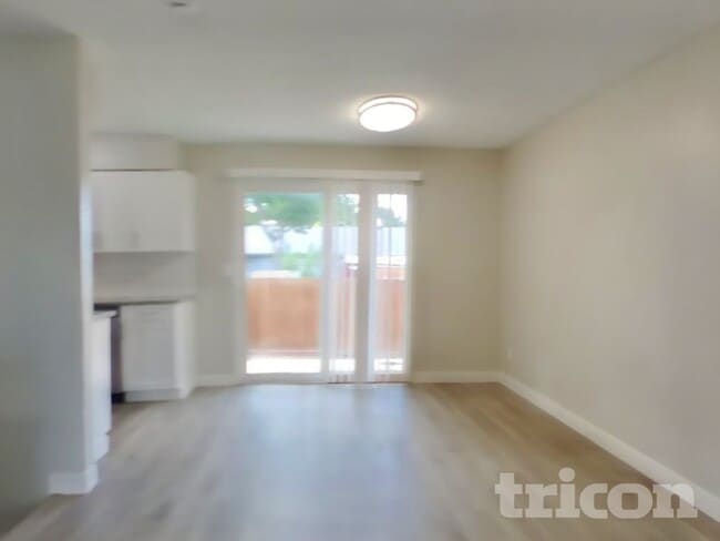 Photo - 505 E 40th St