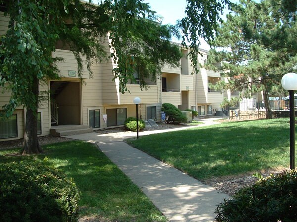 Photo - The Pines Apartments