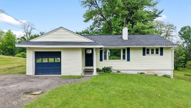 Photo - 212 Jensen Rd House