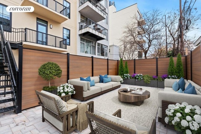 Photo - 760 Metropolitan Ave