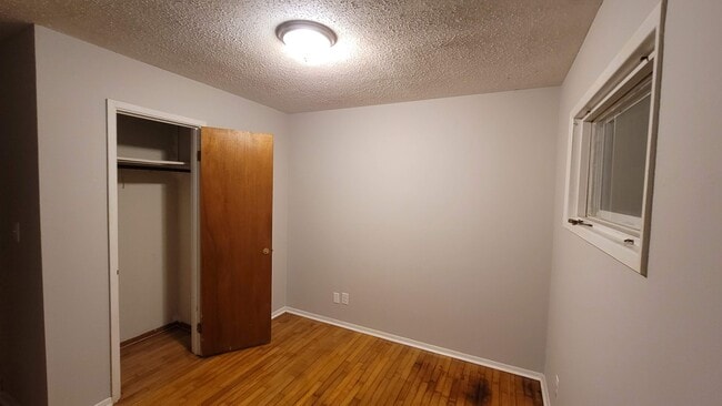 Photo - 406 Warner St NW