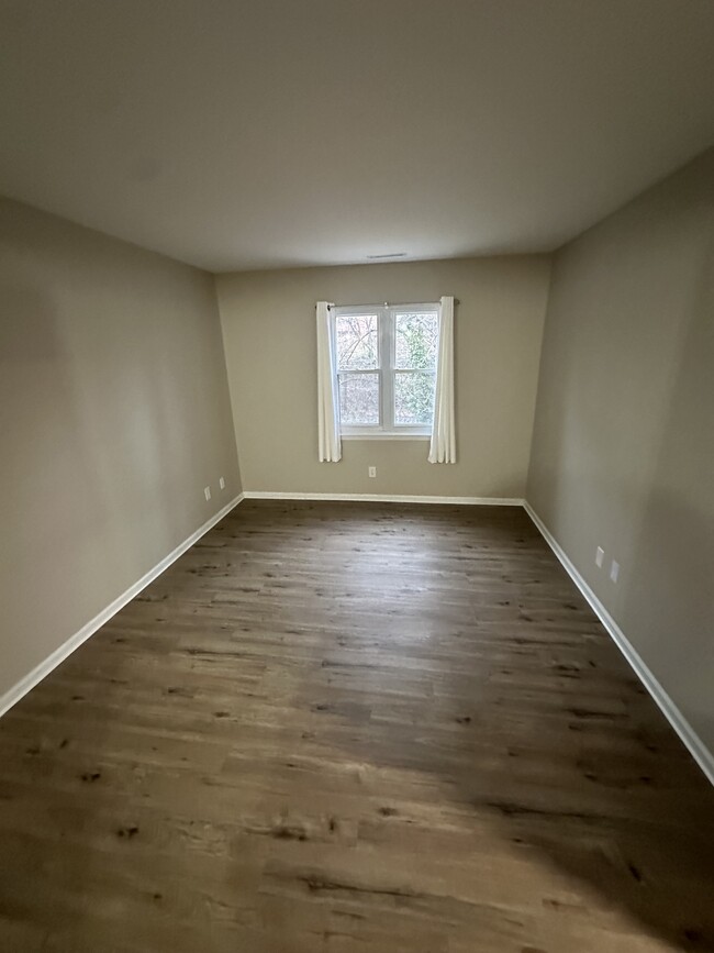 8 Cedar Ave