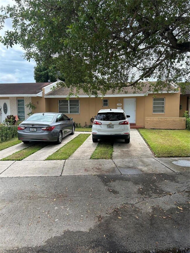 Building Photo - 12888 SW 53rd St Rental