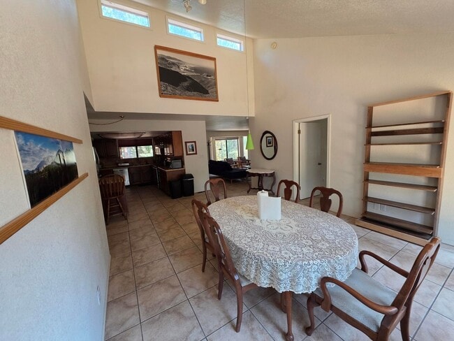 Building Photo - Single-Level 4BR Home | Partially Furnished in University Heights