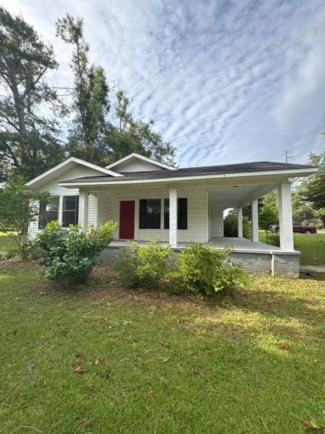 Building Photo - Renovated 3 Bedroom 1 Bath Home for Rent