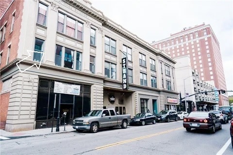 2nd floor front corner unit - 79 Washington St Unidad 202 Rental