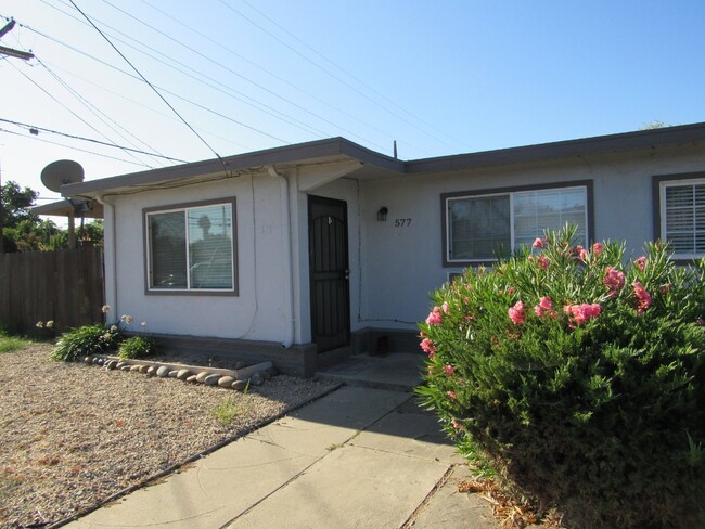 Centrally Located 2 Bed/1 Bath Duplex in L... - Centrally Located 2 Bed/1 Bath Duplex in L... Apartment