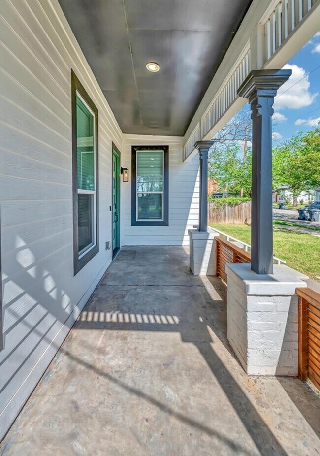 Photo - Beautiful 3 bedroom / 3 bath house available now!