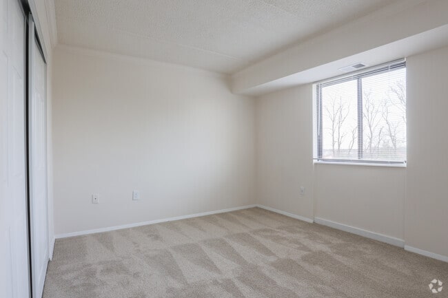 2BR, 2BA - 1,150SF
