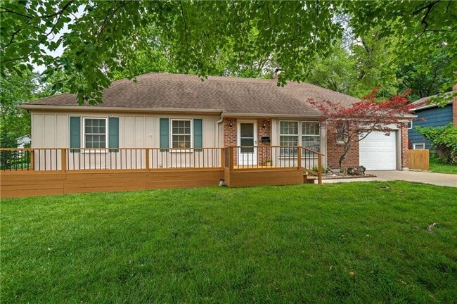 Building Photo - Adorable Three Bedroom Ranch in Overland Parkh