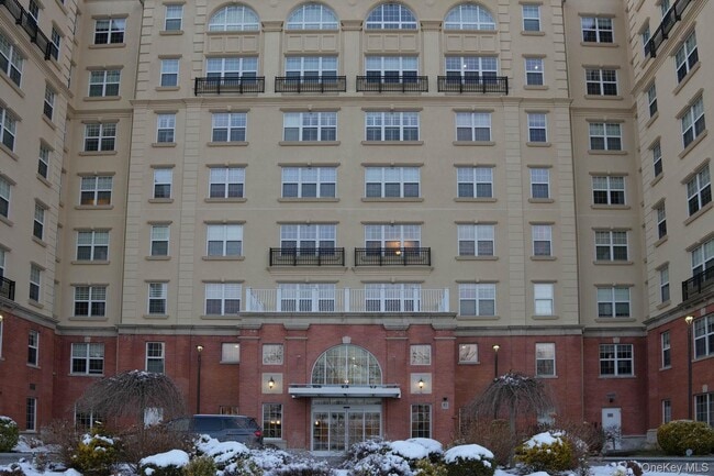 Building Photo - 10 Byron Pl Unit 601