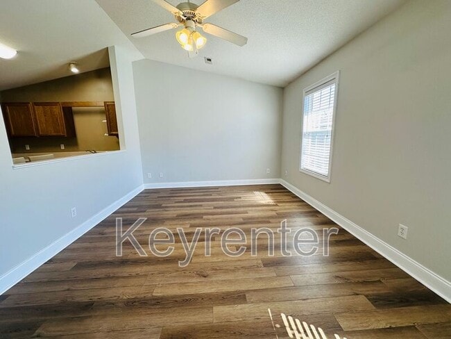 Photo - 804 Garcia Way