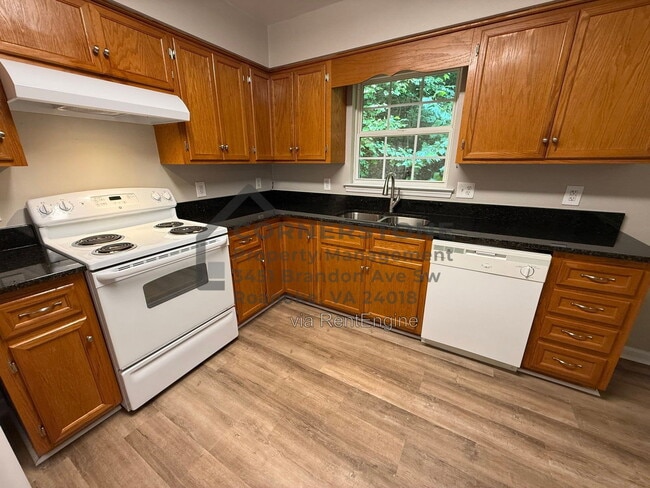 Photo - 1662 McCauley Ave