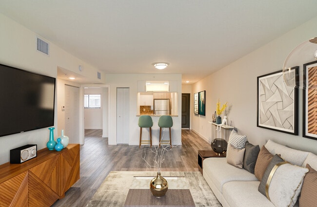 2BD, 1BA - 805 SF - Living Area