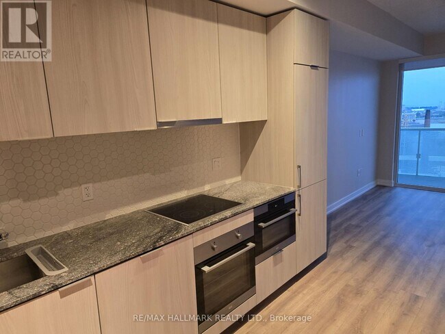 15 Queens Quay E Unit 2210