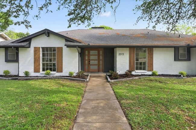 Photo - 2313 Claridge Cir
