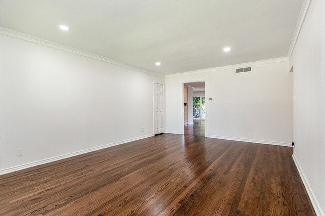 Photo - 6737 Lakefair Cir