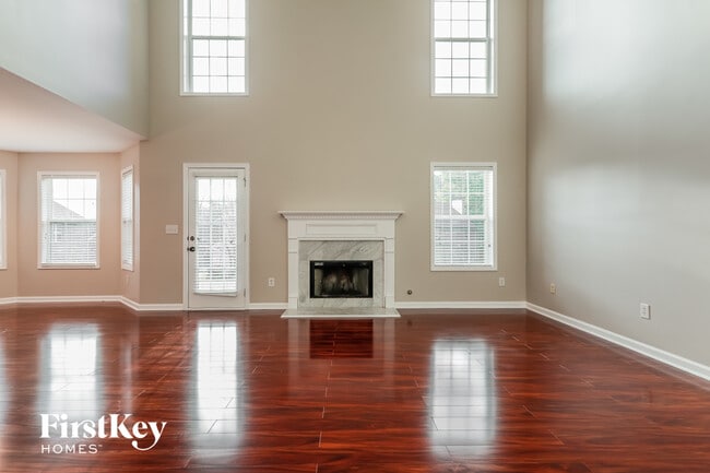 Photo - 1528 Park Knoll Trail NE