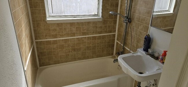 Photo - 218 W 44th St