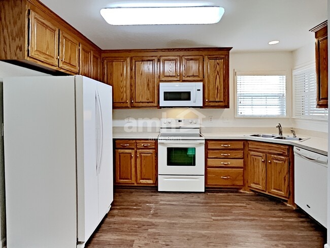 Photo - 1914 Amacher Dr