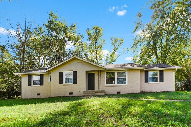 Building Photo - Pet Friendly Four Bedroom!