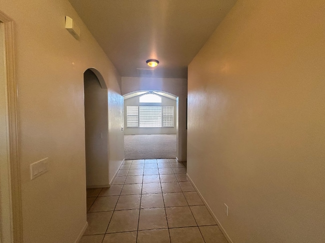 Photo - 492 Shadetree Trail