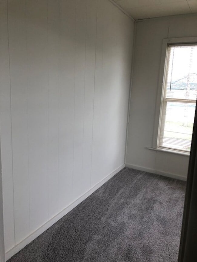 Photo - 27 8th Ave W Unit 2