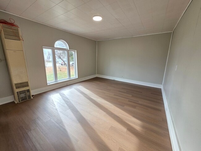 Building Photo - 1441 Oak St Unit #B