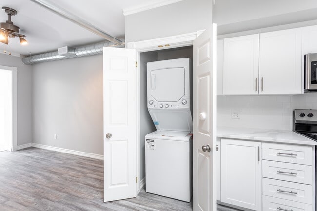 Photo - Spacious and Trendy 2 bedroom Rental Unité 2