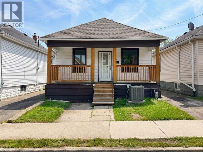 Photo - 250 Weir St N