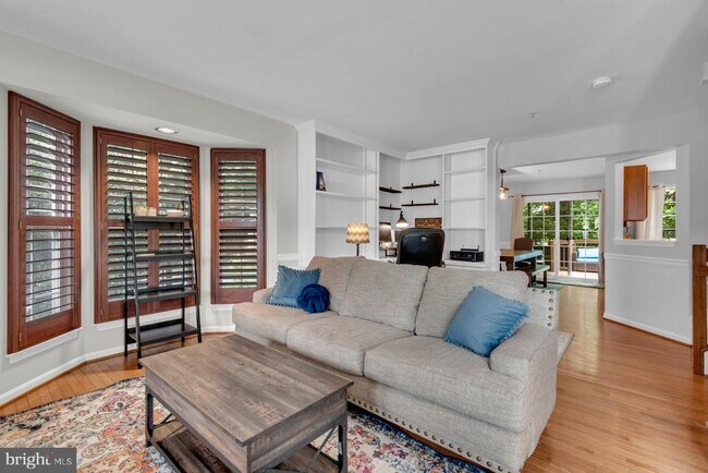 Photo - 123 Quiet Waters Pl