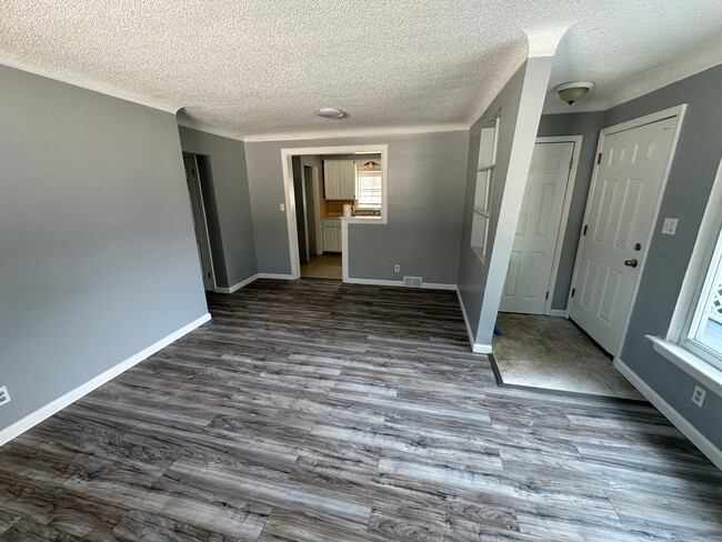 Photo - 24924 Lexington Ave