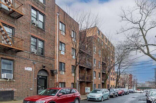 Photo - 555 Mclean Ave