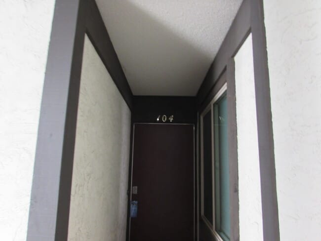Building Photo - 3150 Lakeside Dr Unit 104 Rental