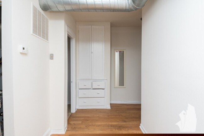 Photo - 1251 W Henderson St Unit #  01