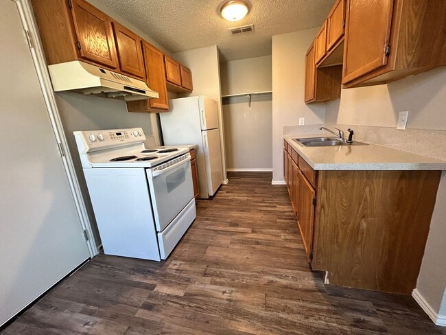 Photo - 9603 Elmwood Ave Unit B