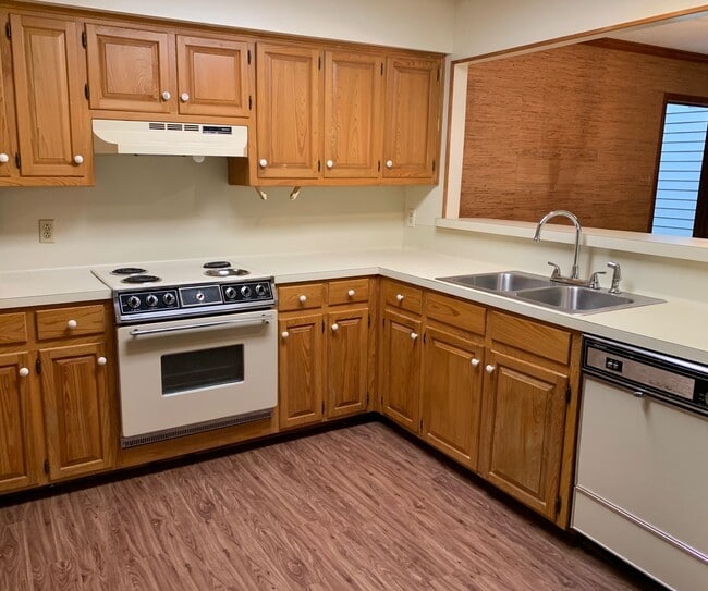 8252-2  Governor Dr