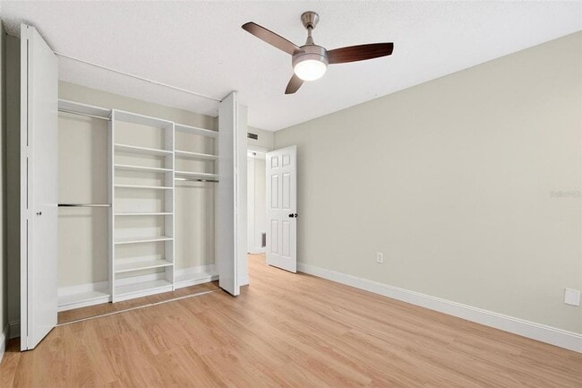 Photo - 2302 S Manhattan Ave Unidad 317