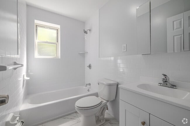 1BR, 1BA - 677SF - Bathroom