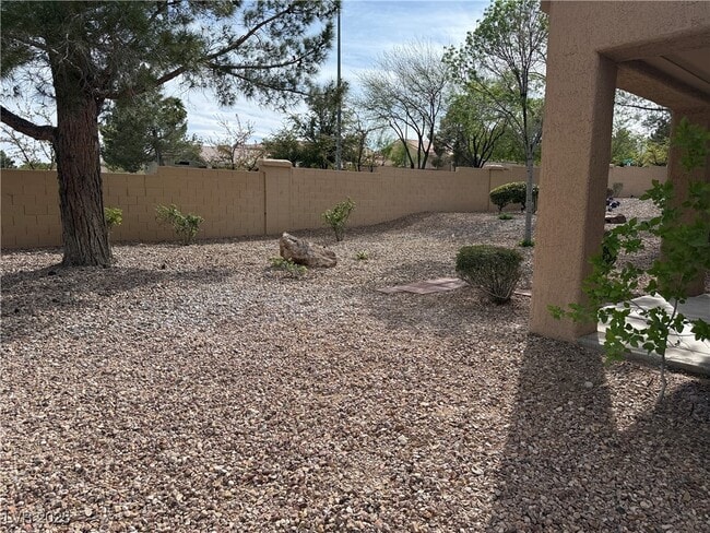 Building Photo - 10101 Hemet Dr