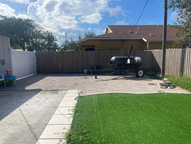 Photo - 113 NE 5th Ave