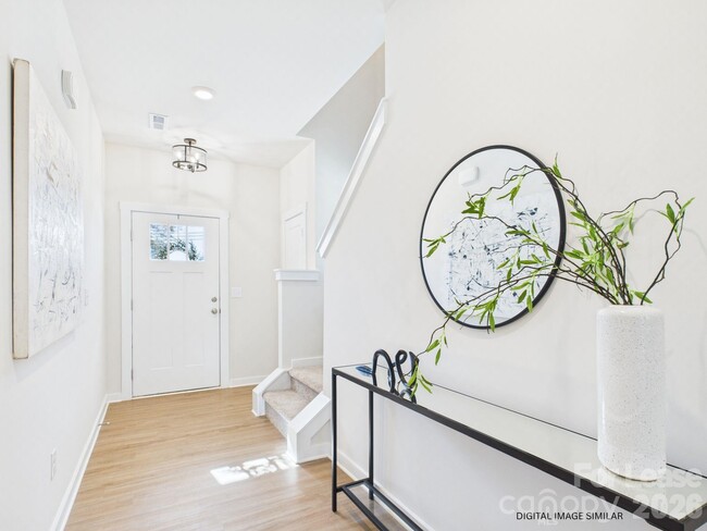 Photo - 311 E King St