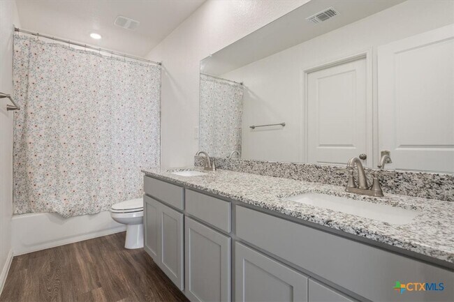 Building Photo - 5807 Betty Lou Dr