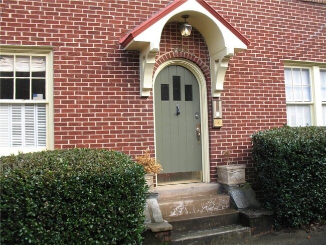 Photo - 789 Frederica St NE