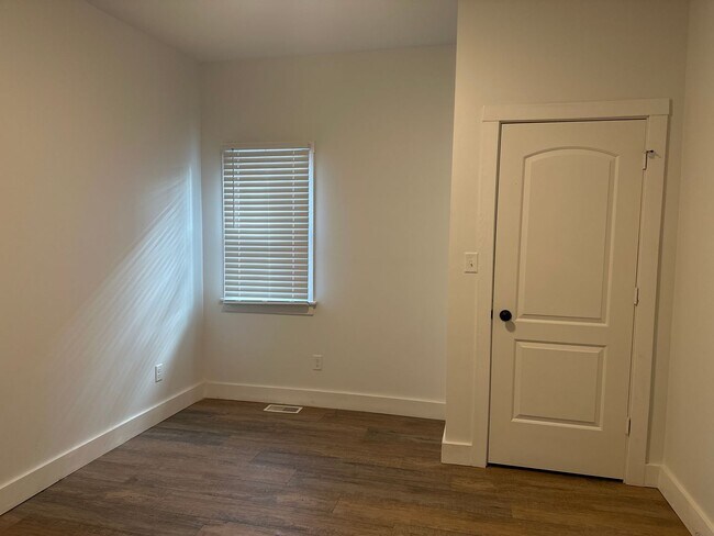 Photo - 1407 S 4th St Unit 1-downstairs