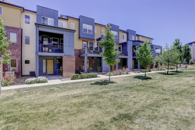 Photo - Two Bedroom, Two and a half bath! With Garage, Courtyard View, Stainless Appliances, Great Locati...