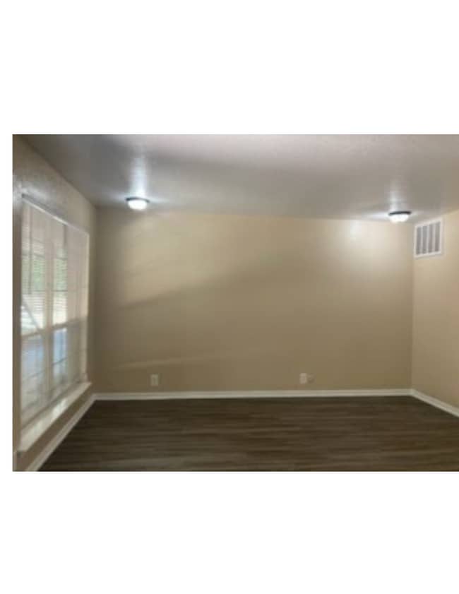 2701 Green Oaks Rd